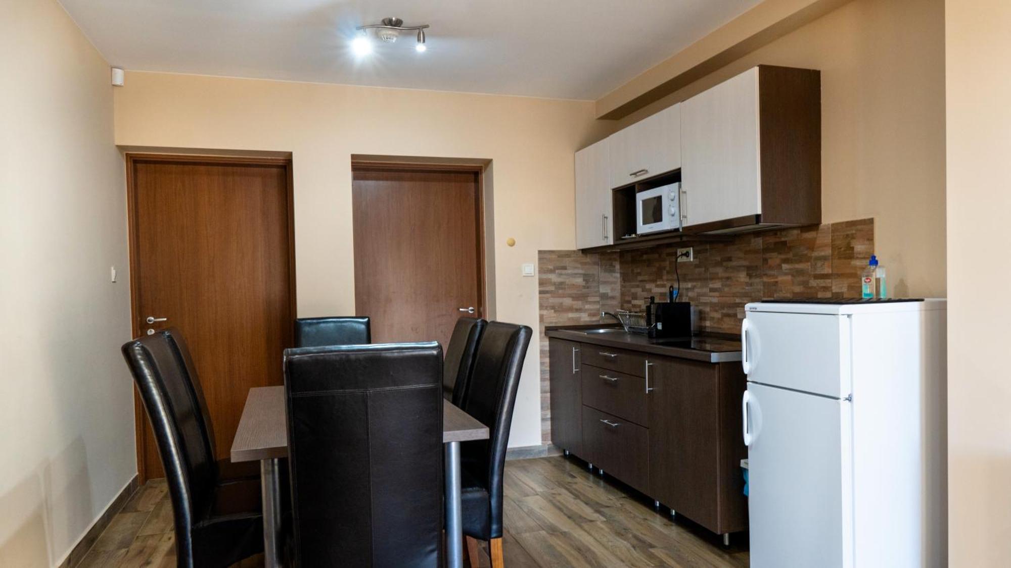 Family Apartman Eplény Esterno foto