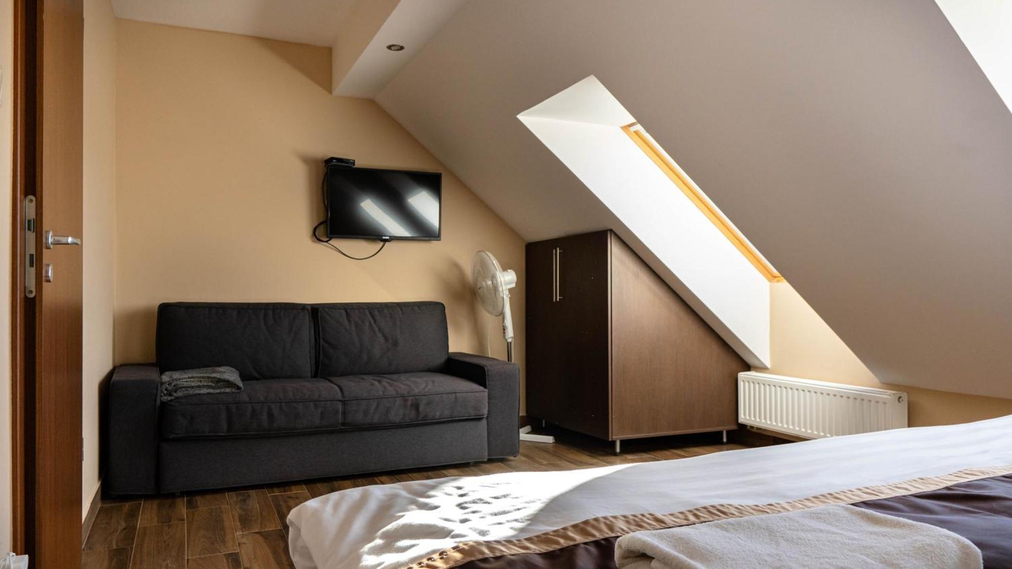 Family Apartman Eplény Esterno foto