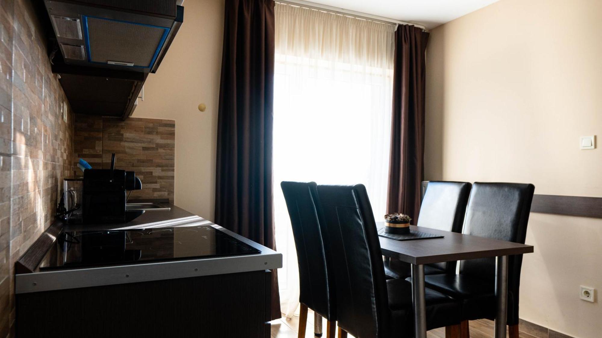 Family Apartman Eplény Esterno foto